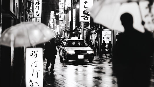 Japanese Black and White Street Photography: Timeless Moments in Monochrome